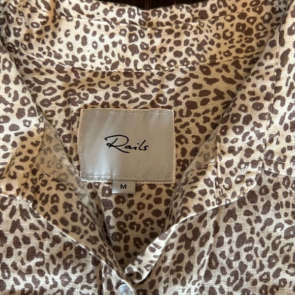 Rails Womens Animal Print Whitney Button Up Collared Blouse Size M Sand Cheetah - Picture 7 of 8